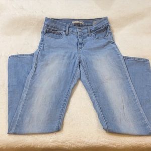 Levi’s Strauss & Co. “312 Shaping Slim” jeans. Size 28x32